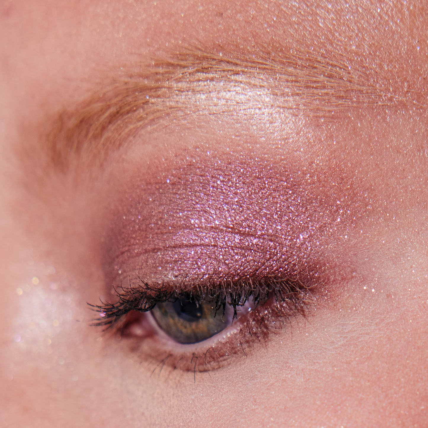 Eyeshadow - Supernova Makeup model eye 4