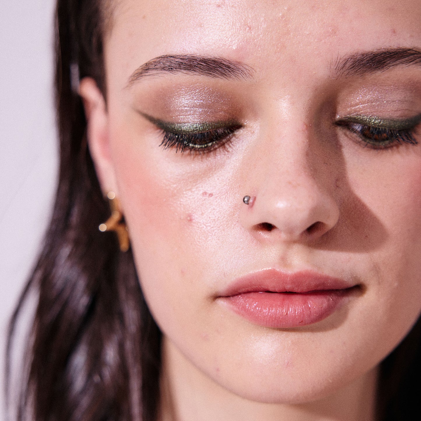 Soft-Glide Pencil - Treetop Makeup model