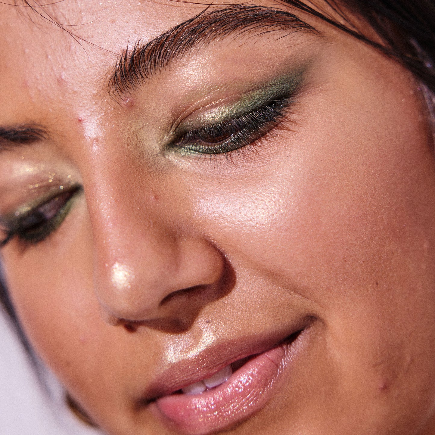 Soft-Glide Pencil - Treetop Makeup model 3