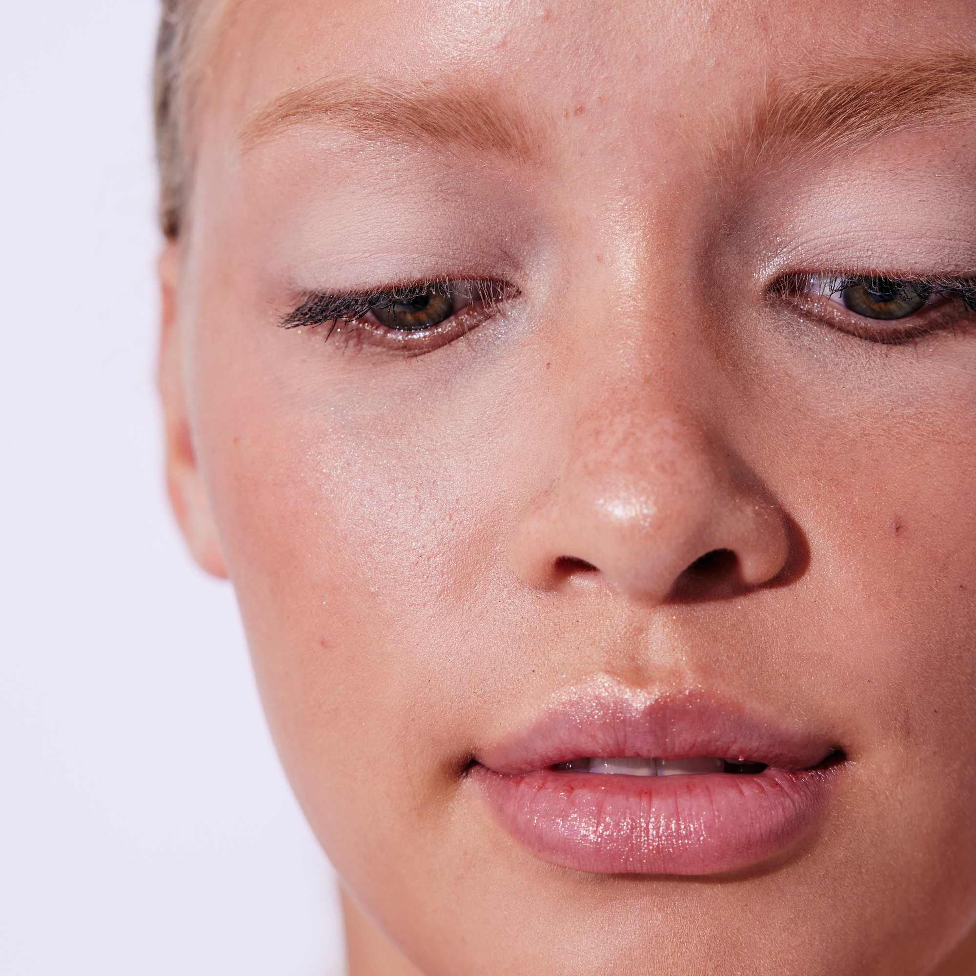 Eyeshadow - Peony Makeup model eye 3