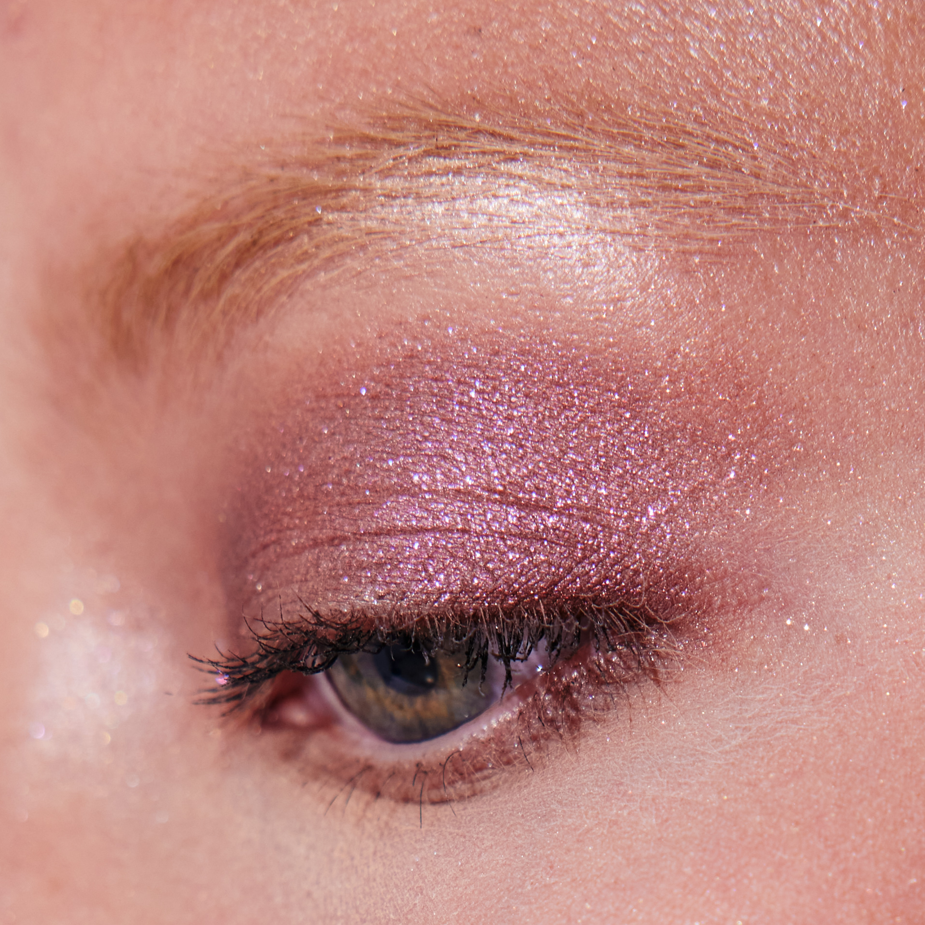 Eyeshadow - Supernova Makeup model eye 4
