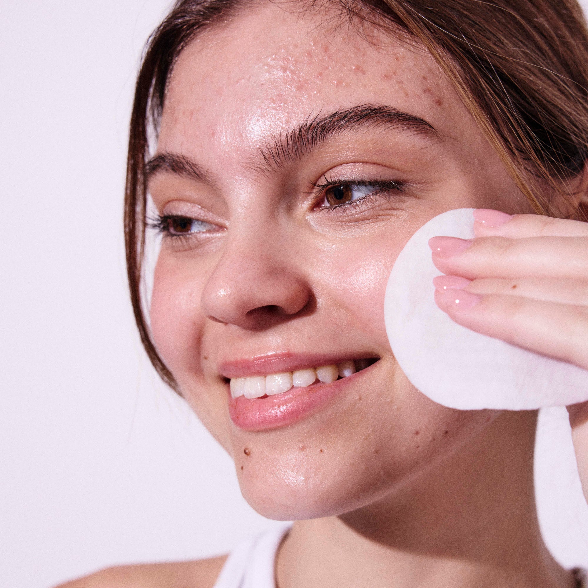 Clear & Glow Tonic Juice Skincare Model 2