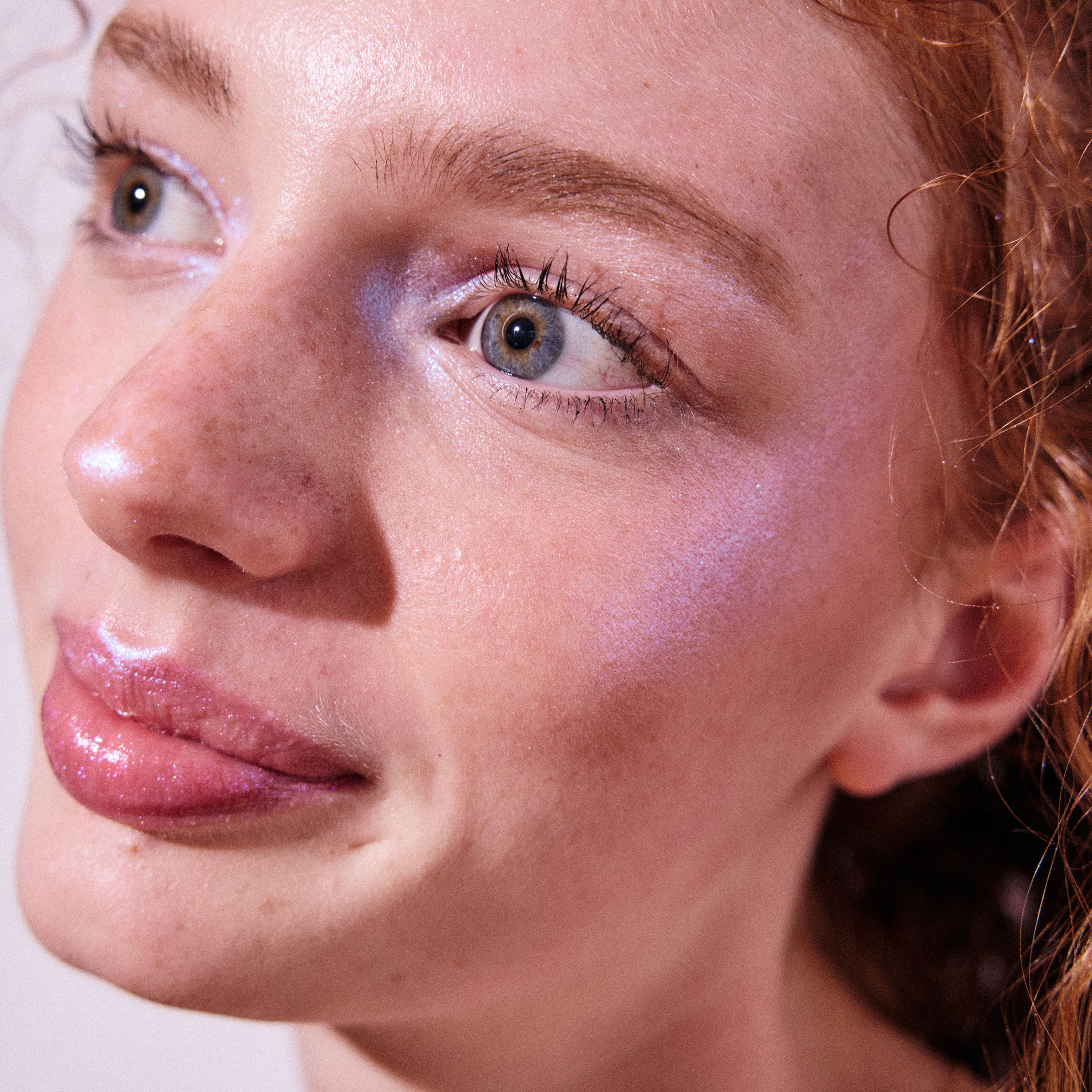 Frosting All Over Shimmer - Ultraviolet Makeup model