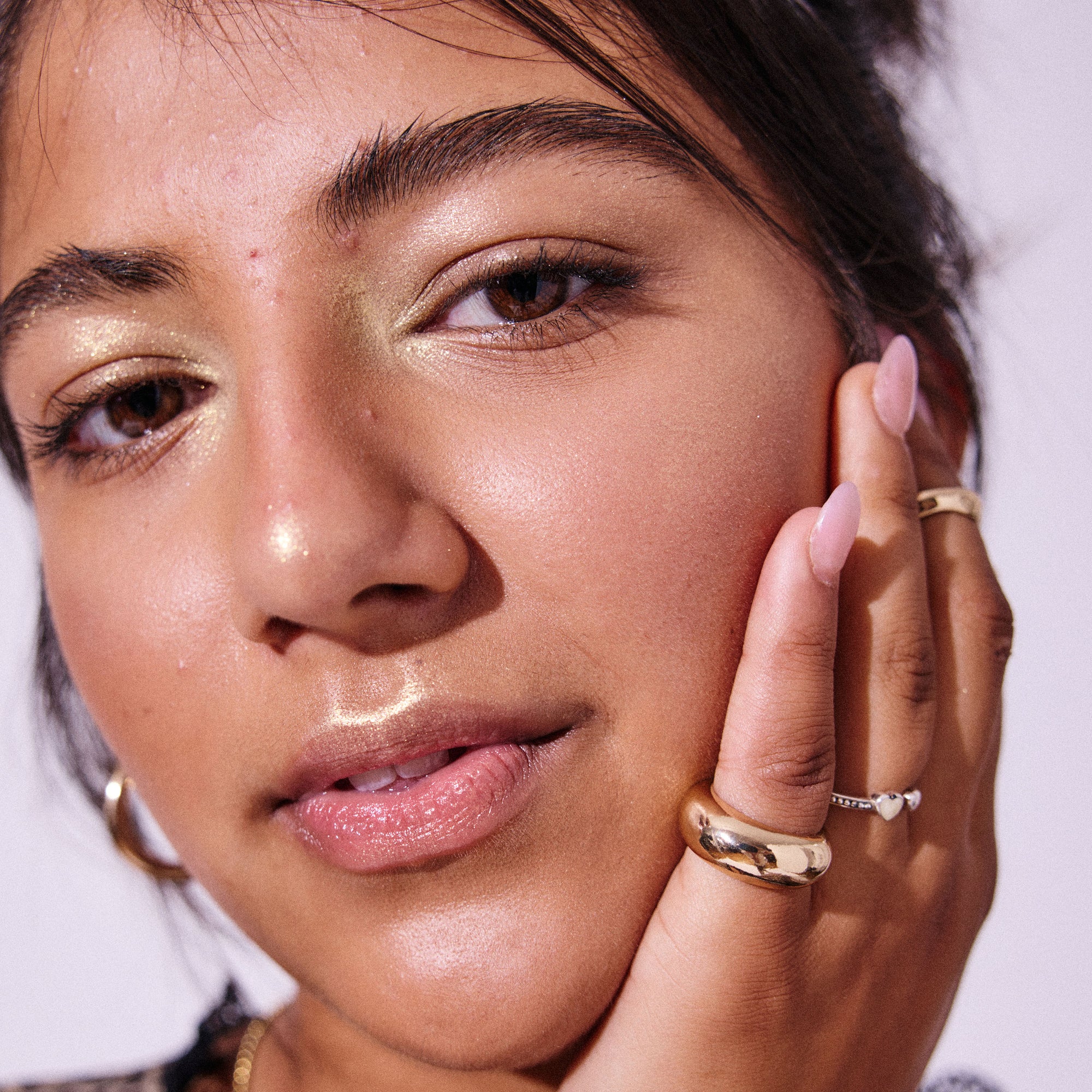 Frosting All Over Shimmer - Gold Rush Makeup model