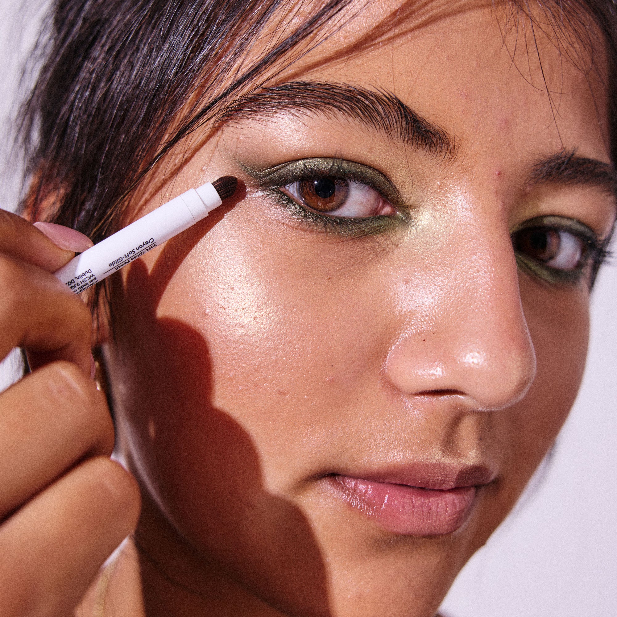 Soft-Glide Pencil - Treetop Makeup model 4
